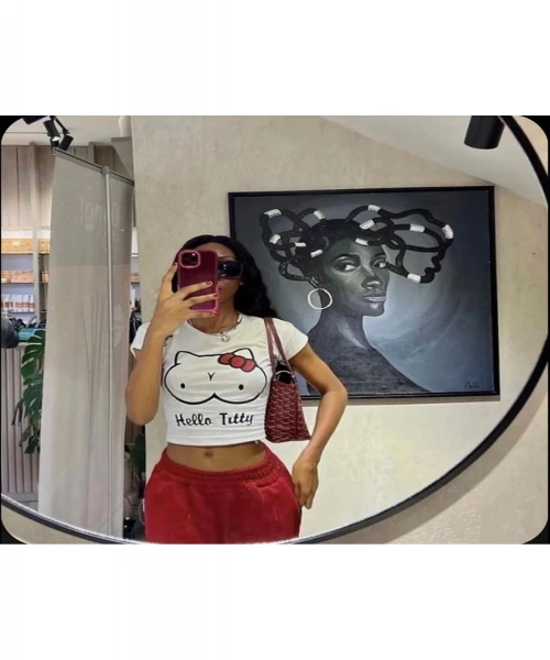 Beyaz Hello Titty Baskılı Kadın Crop Body