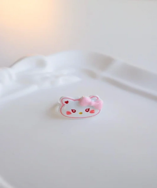 Beyaz Metal Pembe Kurdeleli Hello Kitty Yüzük