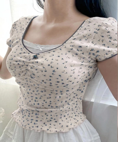 Ekru Büzgülü Mavi Çiçekli Desen Lolita Yarım T-Shirt