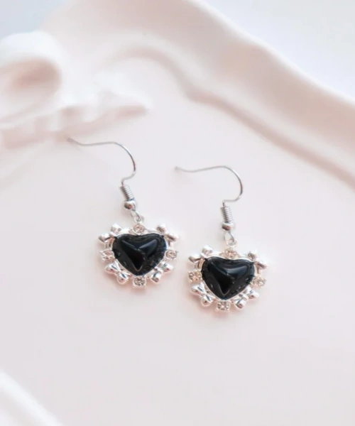 Fiyonk Taş Detay Siyah Kalp İthal Küpe