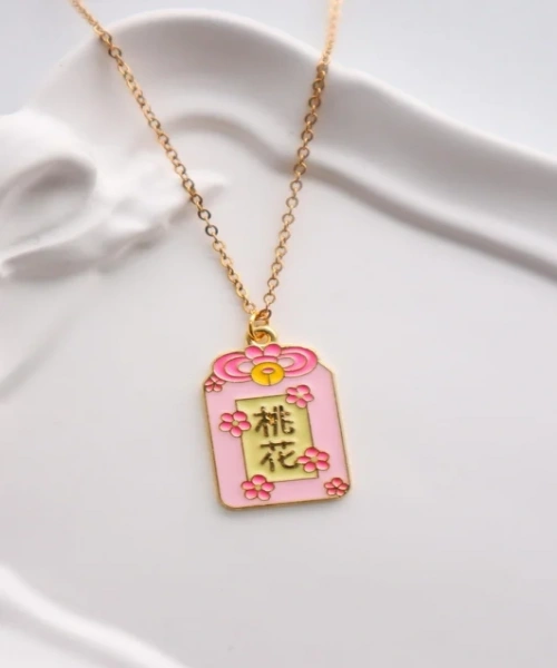 Gold Renk Zincirli Pembe Çince Yazılı Çiçek İthal Kolye