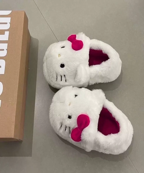 Hello Kitty Pembe Yumuşak Tüylü Peluş Panduf Terlik