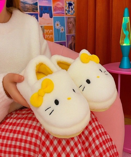 Hello Kitty Sarı Yumuşak Tüylü Peluş Panduf Terlik