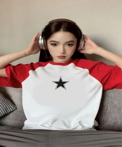 Kırmızı Reglan Kol Yıldız Baskı Kısa Kollu Tişört
