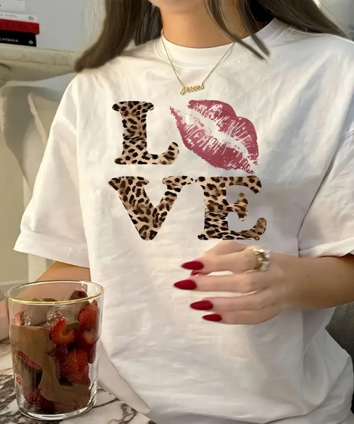 LOVE BASKILI T-SHİRT