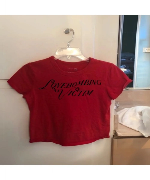 Love Bombing Baskılı Kırmızı Crop Bluz