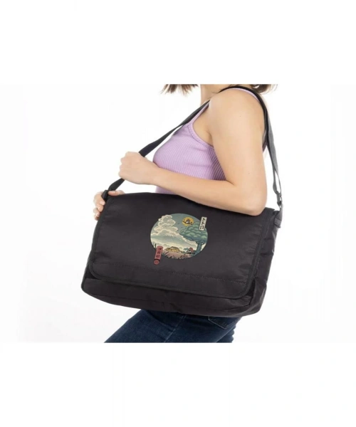 Magnaqia Neighbors Ukiyo-E Baskılı Unisex Siyah Postacı Çantası