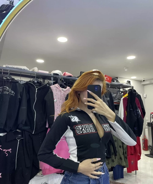 Musebrnd yazılı fermuarlı crop top