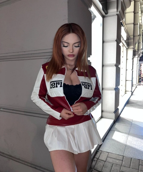 Red Ferrari Fource Couple Deri Takım