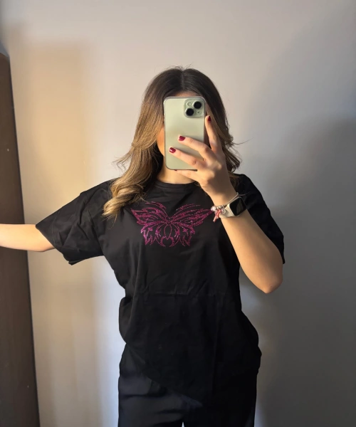 Siyah Pembe Butterfly Taş Baskılı Kısa Kol T-shirt