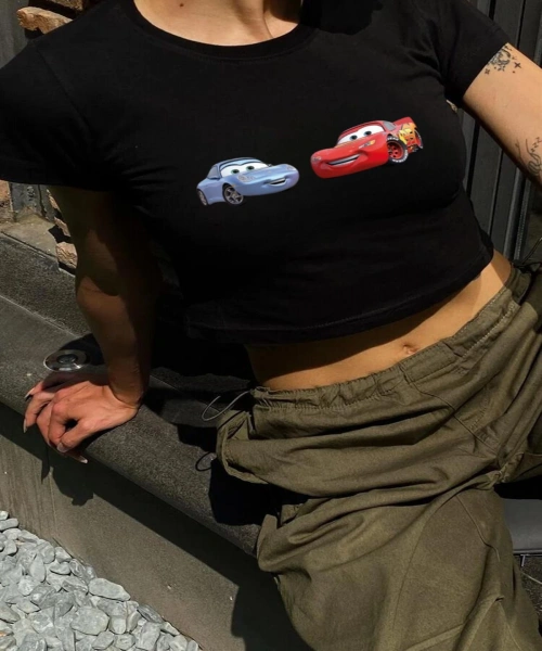 Y2K Sokak Stili Arabalar Şimşek Mcqueen and Sally Baskılı Kısa Kollu Siyah Crop Body