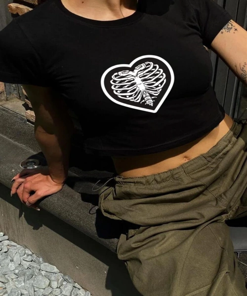 Y2K Sokak Stili Heart Kaburga Rib Baskılı Kısa Kollu Siyah Crop Body
