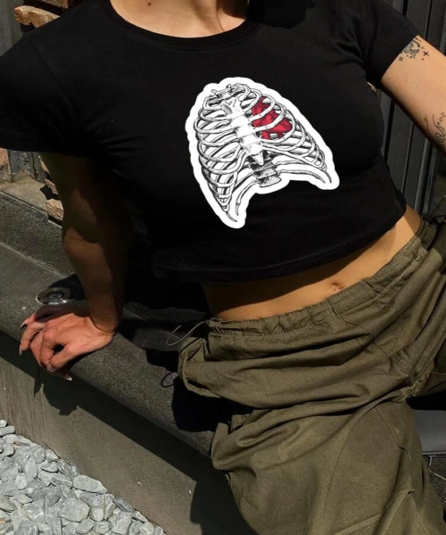 Y2K Sokak Stili Kaburga Heart Baskılı Kısa Kollu Siyah Crop Body