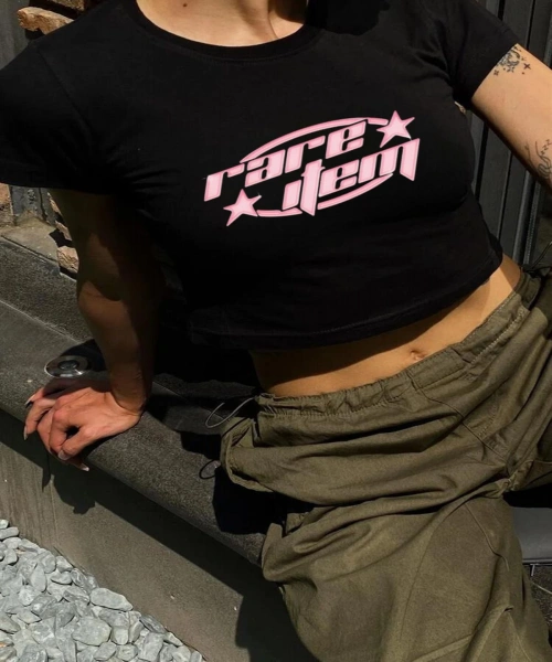Y2K Sokak Stili Pembe Rare Item Baskılı Kısa Kollu Siyah Crop Body