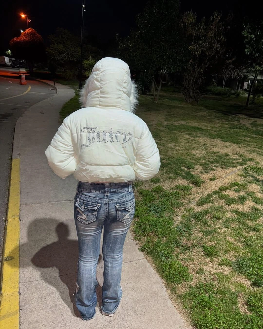 Beyaz Juicy Peluş Kapüşonlu Şişme Crop Mont