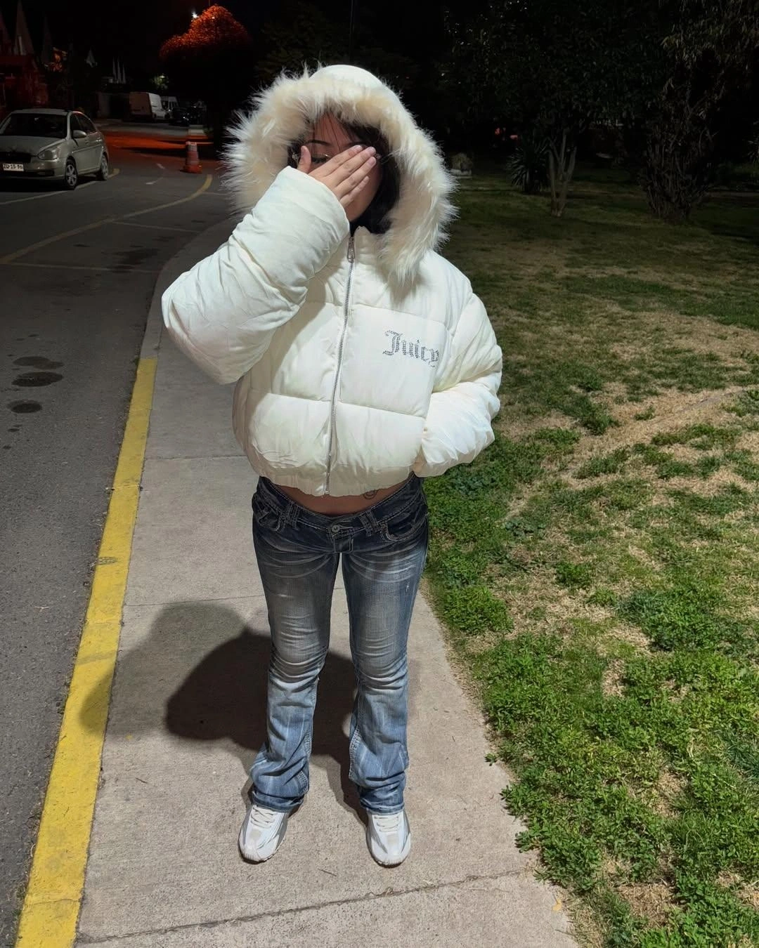 Beyaz Juicy Peluş Kapüşonlu Şişme Crop Mont