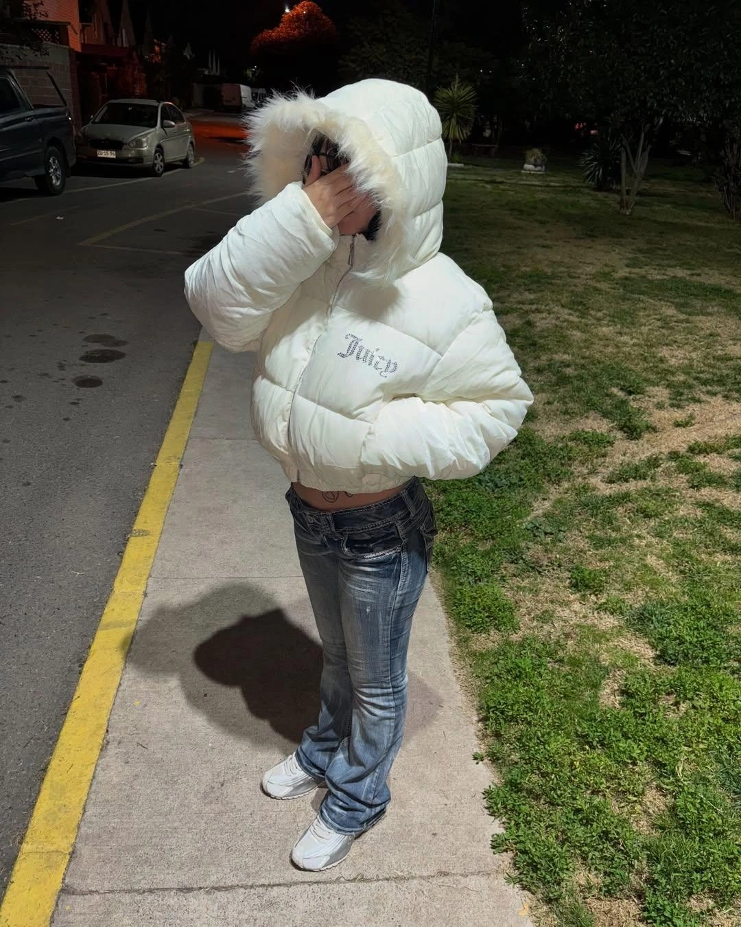 Beyaz Juicy Peluş Kapüşonlu Şişme Crop Mont