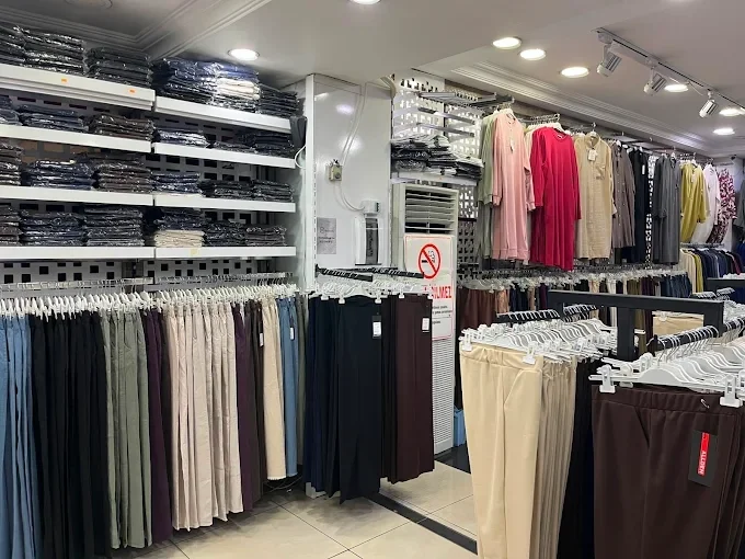İdol Moda mağaza içi ürün alanı