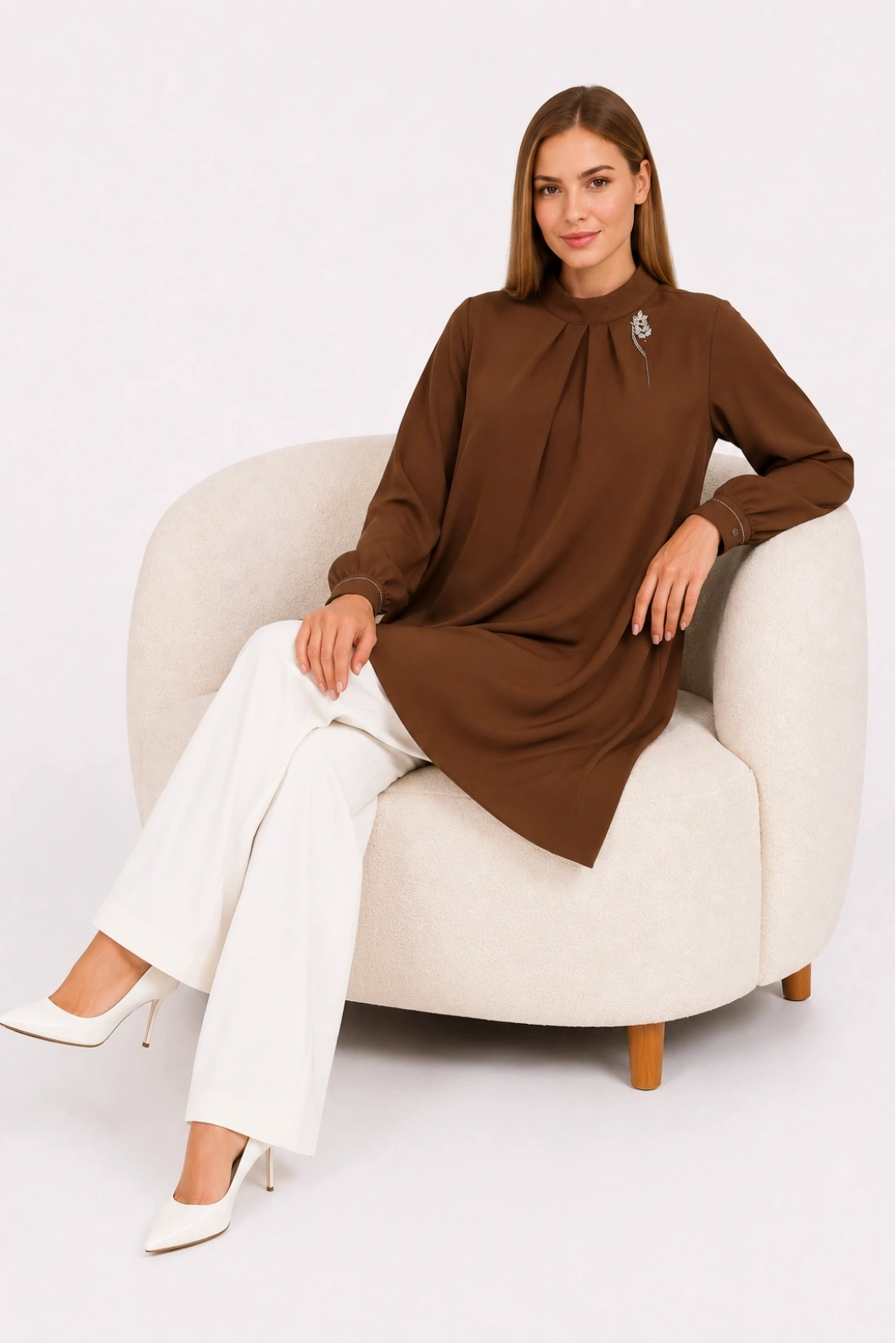 Perfect Broş Detaylı Taşlı Manşetli Piliseli Yaka Şık Tunik TABA