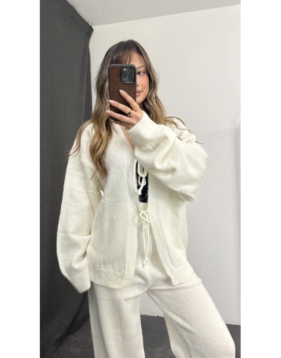 Belly Fiyonklu Triko Takım - Beyaz