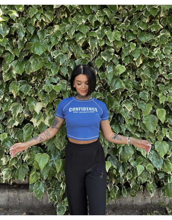 Confidence Crop-Mavi