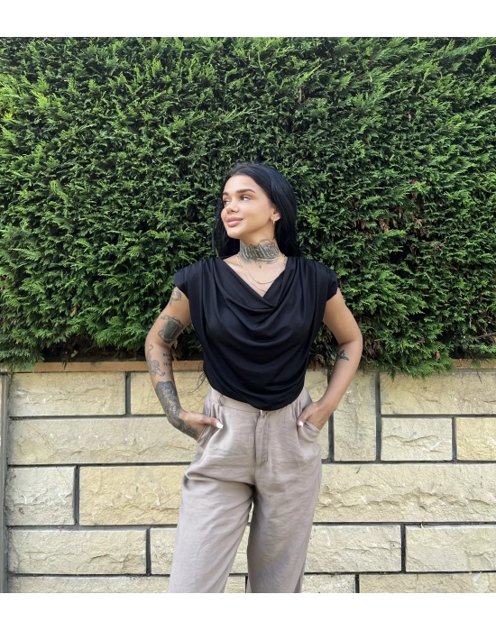 Vatkalı Degaje Yaka Bluz - Siyah