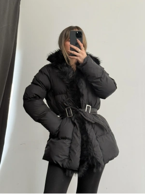 Amor Kürklü Şişme Mont - Siyah