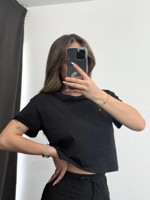 Basic Crop - Siyah