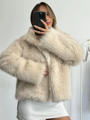 Celin Peluş Kürk - Taş