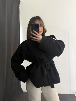 Cordelia Dik Yaka Trençkot - Siyah