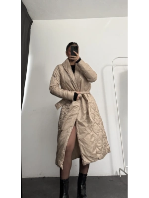 Dora Uzun Kapitone Mont - Bej