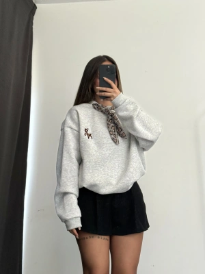 Fular Detay Sweatshirt - Gri