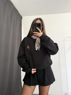 Fular Detay Sweatshirt - Siyah