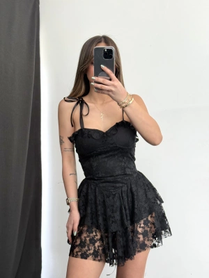 Great Volanlı Elbise - Siyah