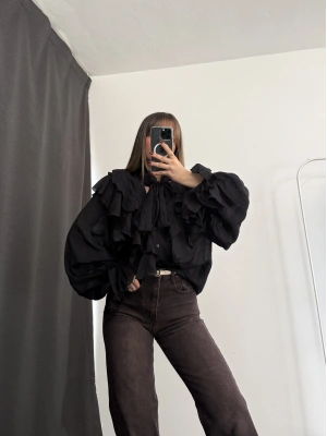 July Volanlı Bluz - Siyah