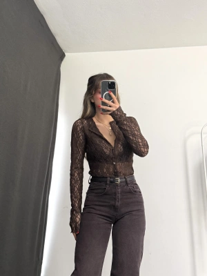 June Düğmeli Dantel Bluz - Kahve