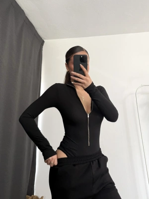 Kalysta Fermuarlı Bodysuit - Siyah