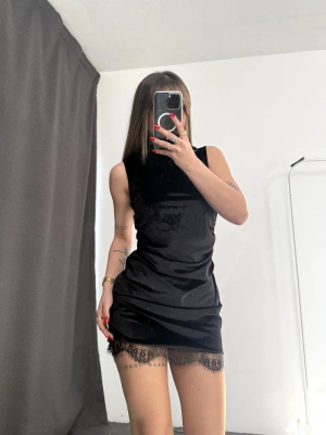 Kylie Kadife Elbise - Siyah