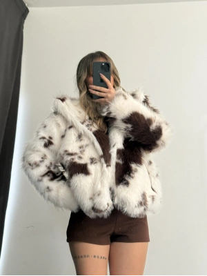 Livia Desenli Kürk - Kahve