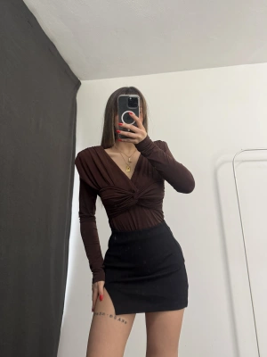 Malika Vatkalı Kruvaze Bluz - Kahve