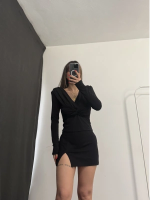 Malika Vatkalı Kruvaze Bluz - Siyah