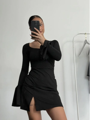 Mini Yırtmaçlı Elbise - Siyah