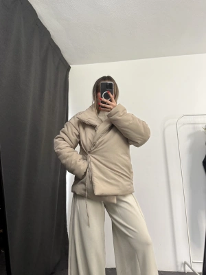 Minnie Puffer Mont - Bej