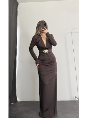 Mori V yaka Tokalı Elbise - Kahve