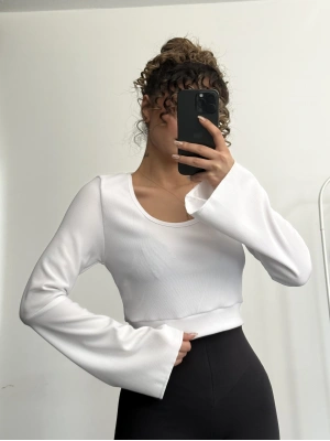 Shy İspanyol Kol Crop - Beyaz