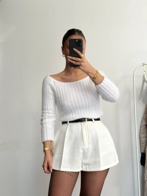 Soft Kayık Yaka Kazak - Beyaz