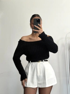 Soft Kayık Yaka Kazak - Siyah