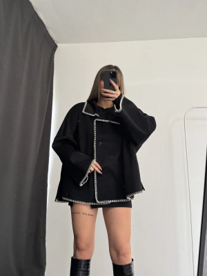 Vika Biyeli Kaşe Ceket - Siyah