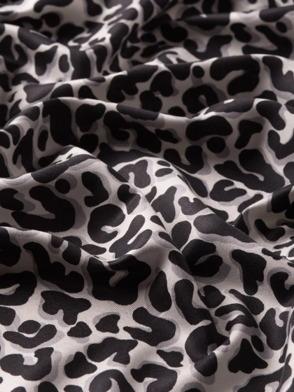 İpekevi 02452 Siyah Leopar Desenli İpek Şal