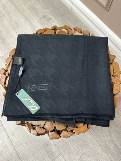 İpekevi 04390 Siyah Dört Mevsim Kazayağı Desenli Monogram Şal